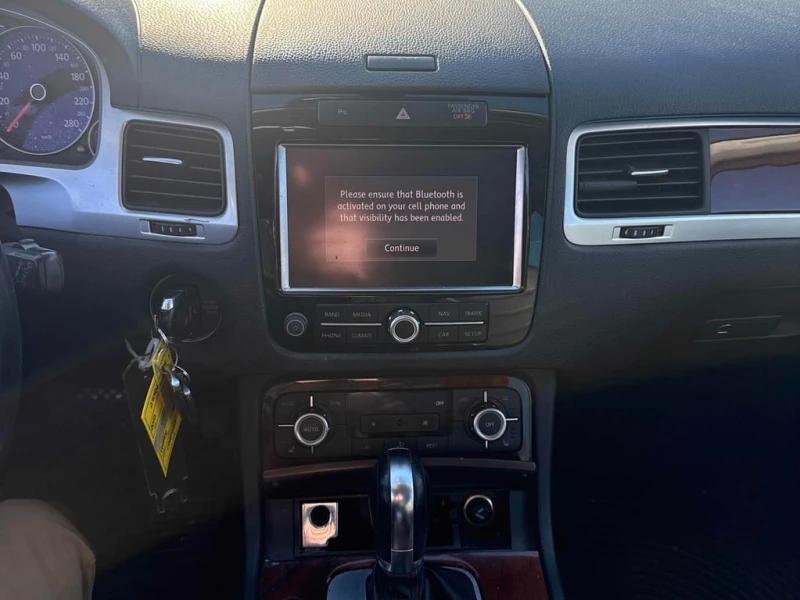 VW Touareg * 4dr TDI * CARFAX * ЦЕНА ДО БГ, снимка 10 - Автомобили и джипове - 53383391