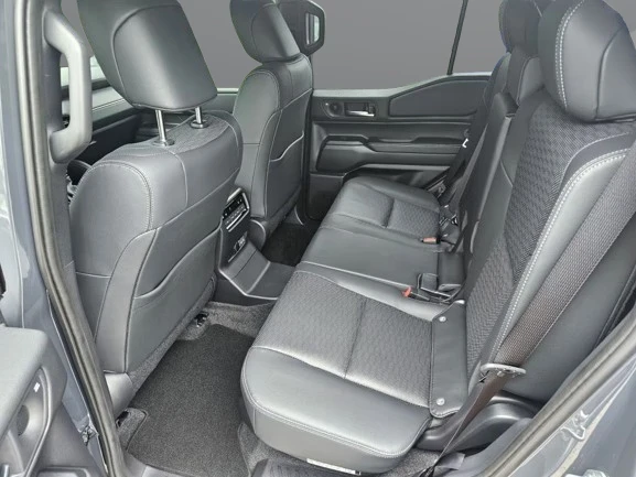 Toyota Land cruiser 2.8 D-4D = NEW = Lounge Гаранция, снимка 8 - Автомобили и джипове - 55089677