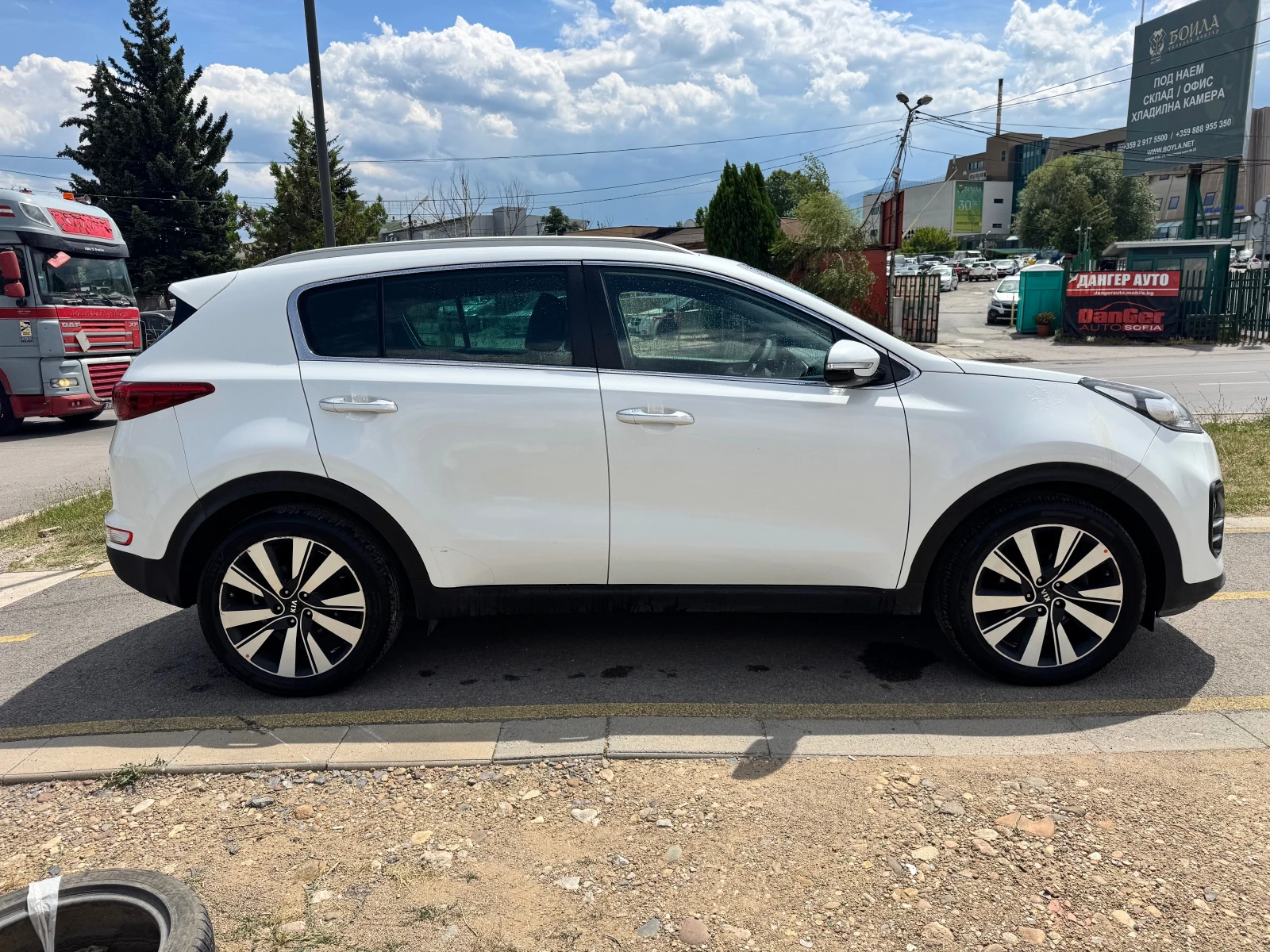 Kia Sportage 1.7CRDI-AUTO-NAVI, снимка 8 - Автомобили и джипове - 46535128