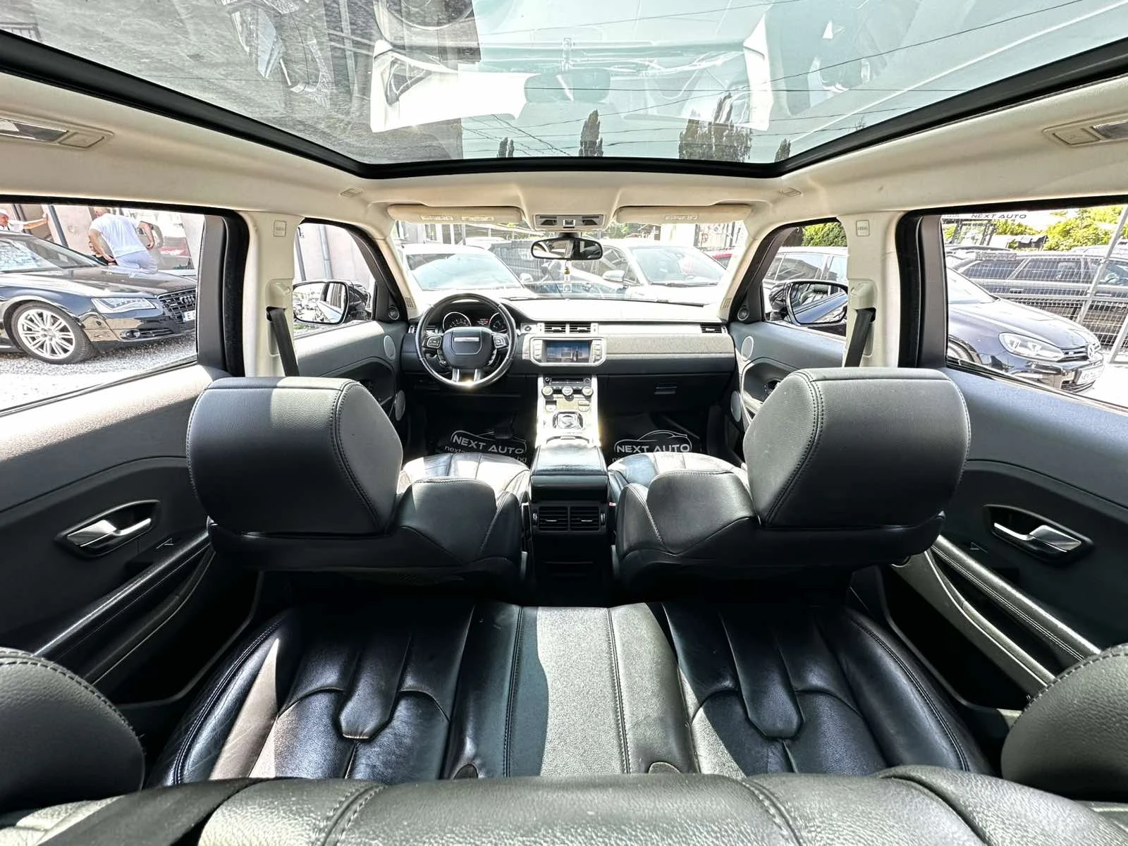 Land Rover Range Rover Evoque SPORT 2.0i 241HP PANO CAMERA SWISS - изображение 10