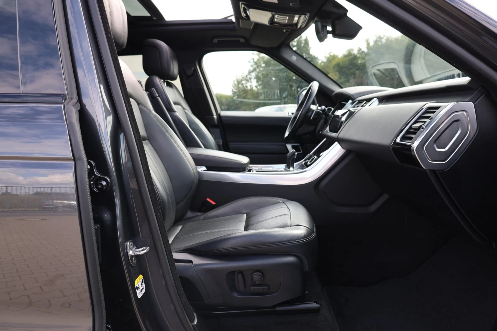 Land Rover Range Rover Sport P400e * PANO* Lane keeping* Meridian*  - изображение 4