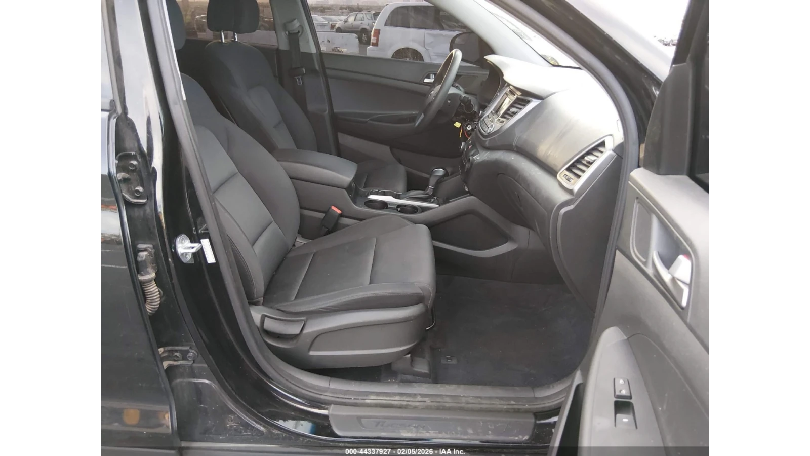 Hyundai Tucson, снимка 11 - Автомобили и джипове - 53749209