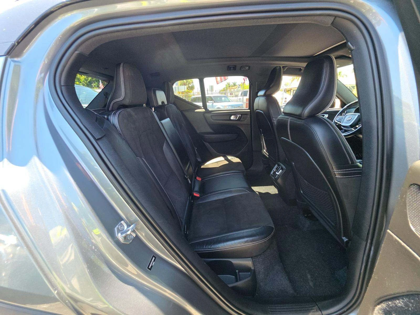 Volvo XC40 T5 R-Design, снимка 10 - Автомобили и джипове - 54017750