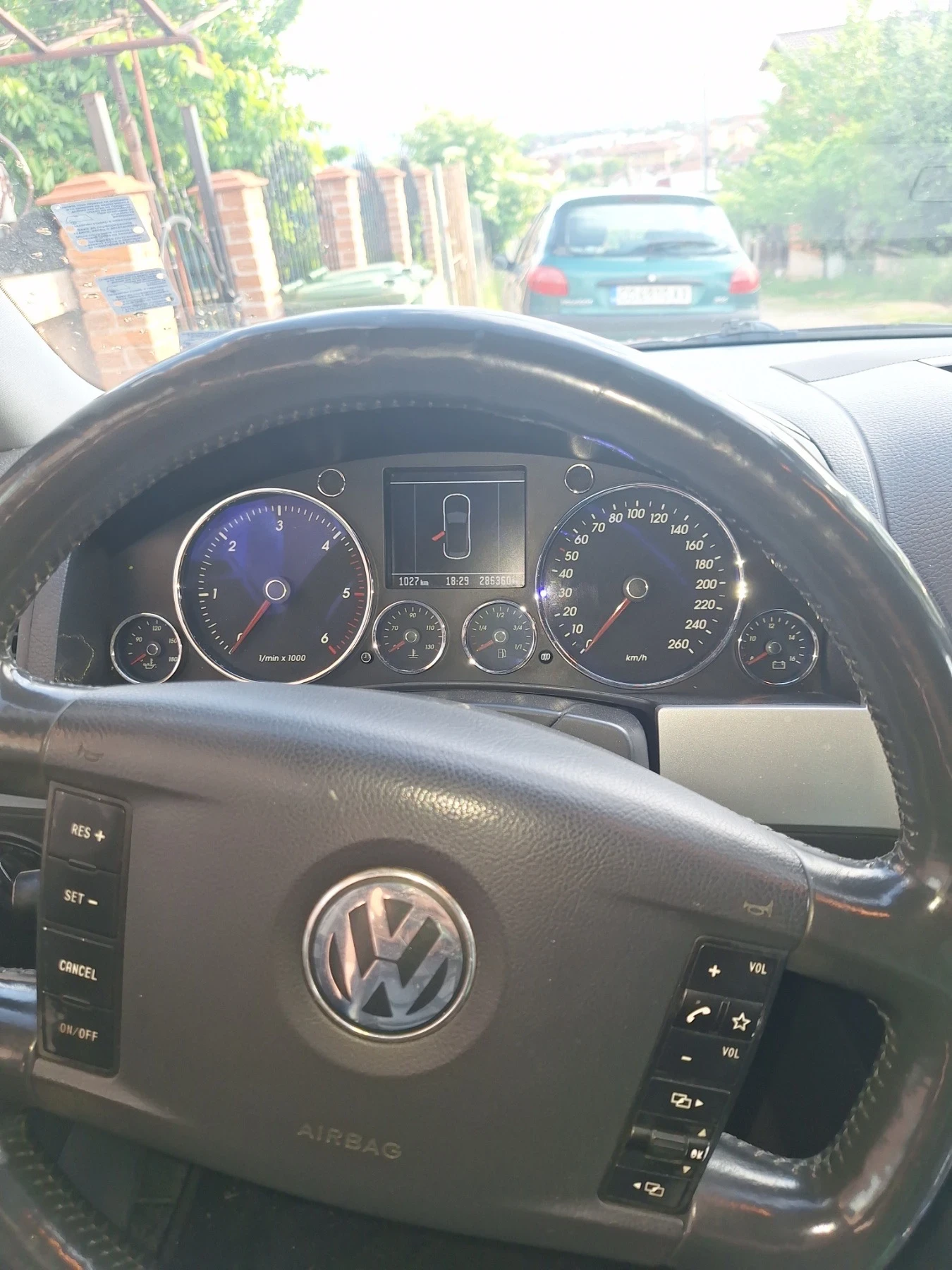 VW Touareg 3.0 TDi, снимка 3 - Автомобили и джипове - 54207899