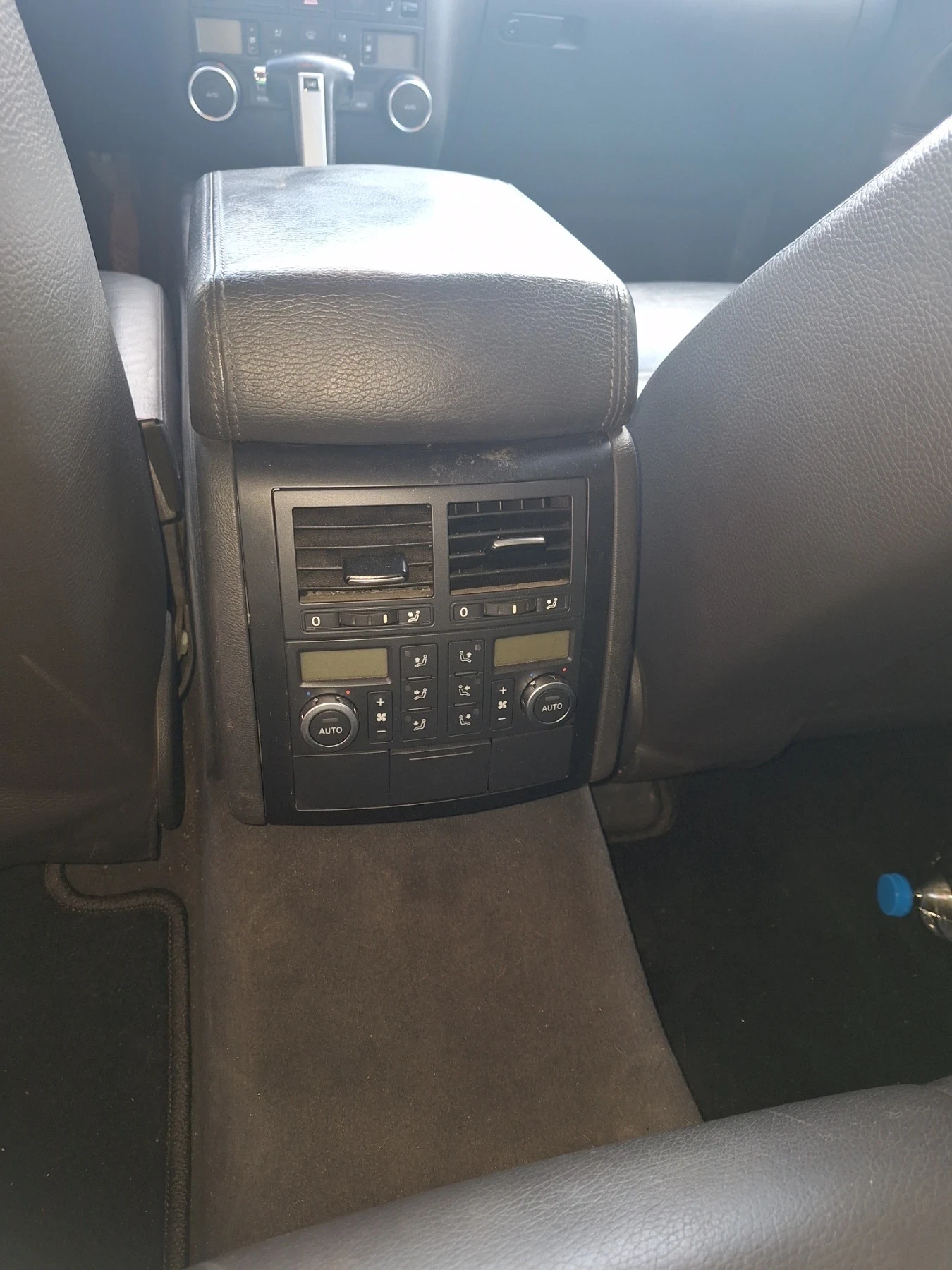 VW Touareg 3.0 TDi, снимка 8 - Автомобили и джипове - 54207899