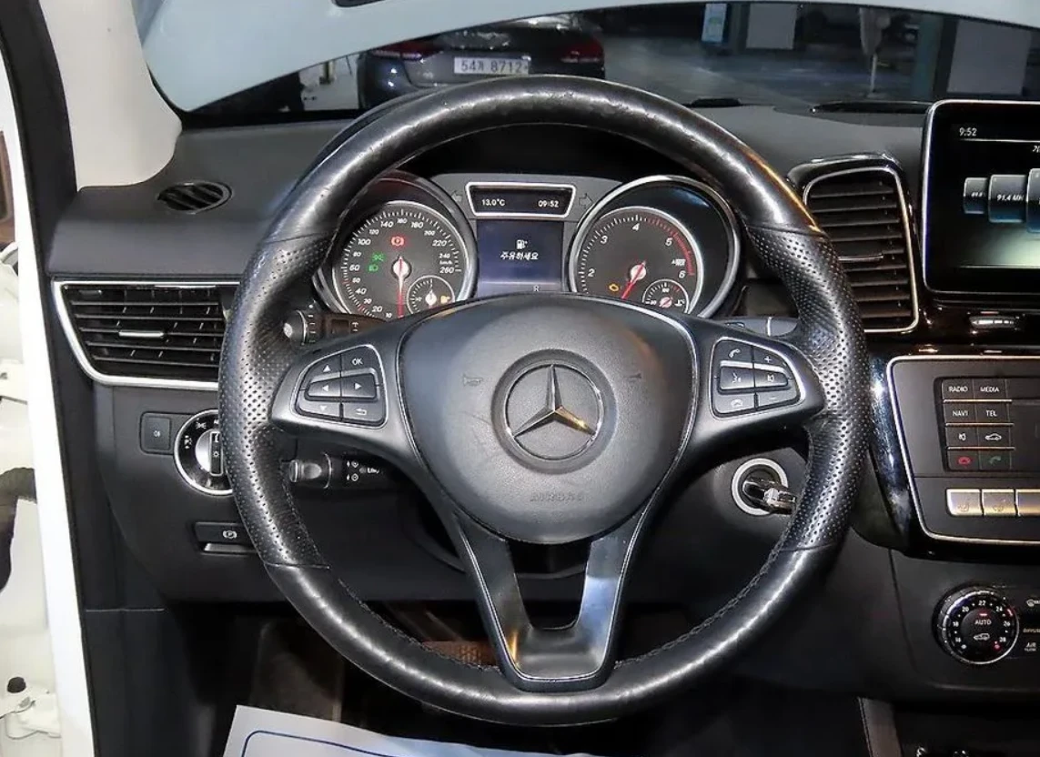 Mercedes-Benz GLE АМГ | ПОДГРЕВИ | ОБДУХВАНЕ | , снимка 9 - Автомобили и джипове - 54948918
