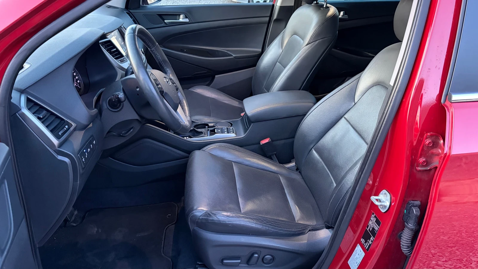 Hyundai Tucson 1.6i* 177hp* 4x4* full* Швейцария, снимка 8 - Автомобили и джипове - 55577157
