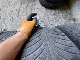 Гуми Зимни 235/40R19, снимка 5