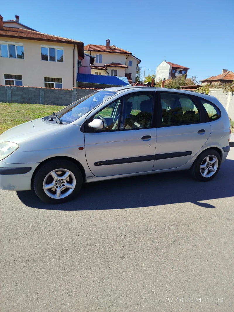 Renault Scenic, снимка 3 - Автомобили и джипове - 48056090