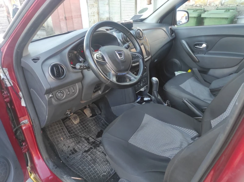 Dacia Sandero Stepway, снимка 8 - Автомобили и джипове - 48089499