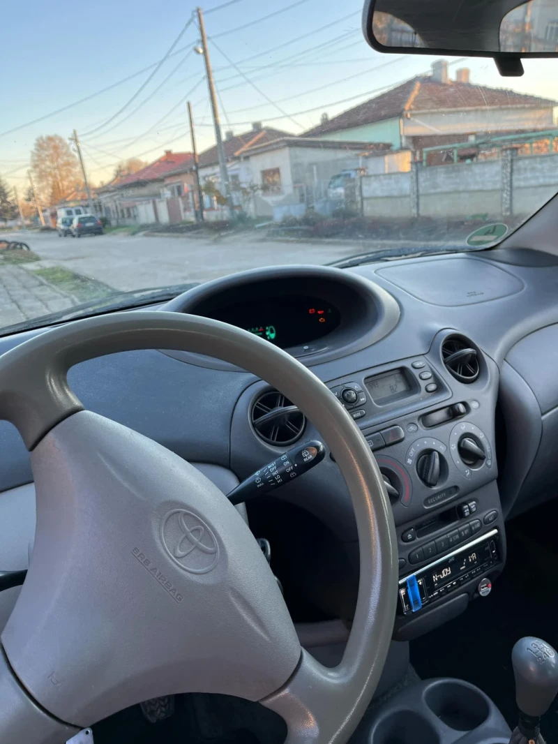 Toyota Yaris 1.0, снимка 7 - Автомобили и джипове - 48118181