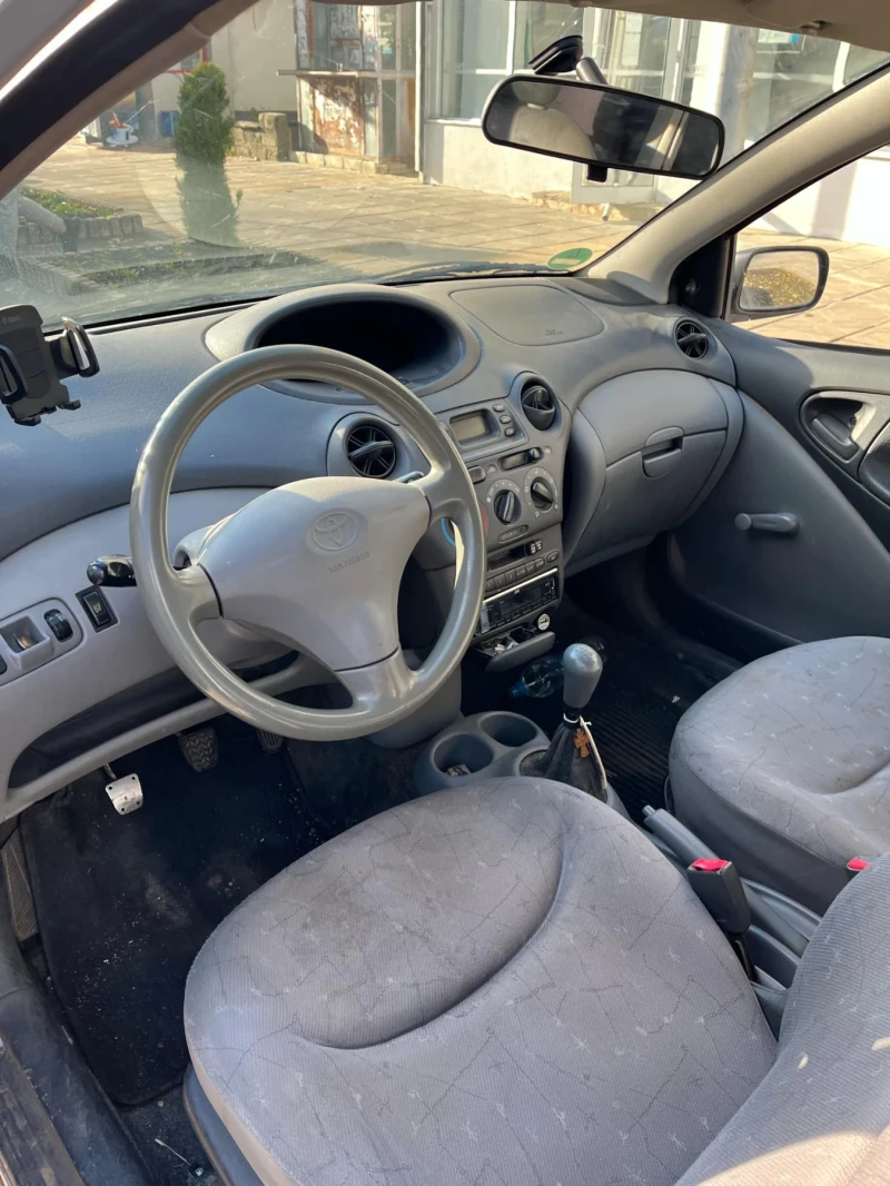 Toyota Yaris 1.0, снимка 4 - Автомобили и джипове - 48118181