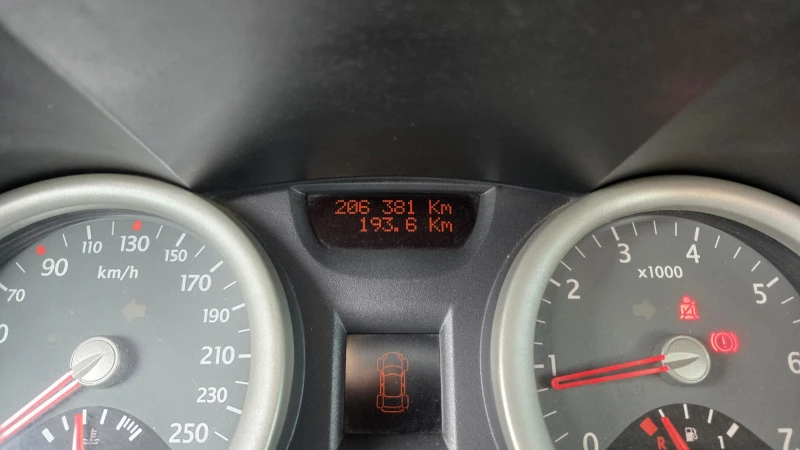 Renault Megane 1.9 dci 120 6 скорости, снимка 8 - Автомобили и джипове - 52574184