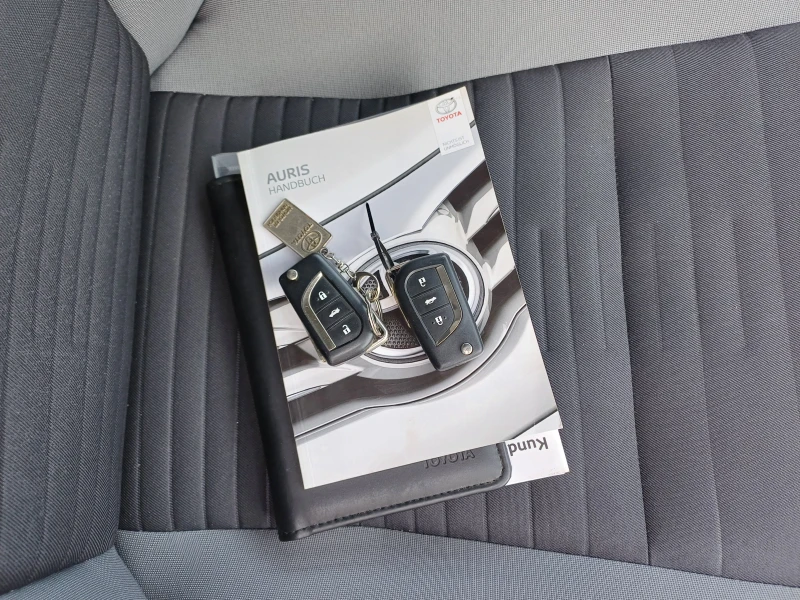 Toyota Auris 1.2 Benzin 116k.s Facelift , снимка 15 - Автомобили и джипове - 51421298