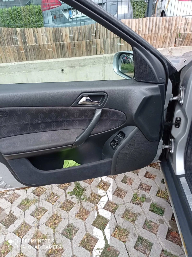 Mercedes-Benz C 220, снимка 2 - Автомобили и джипове - 52012794