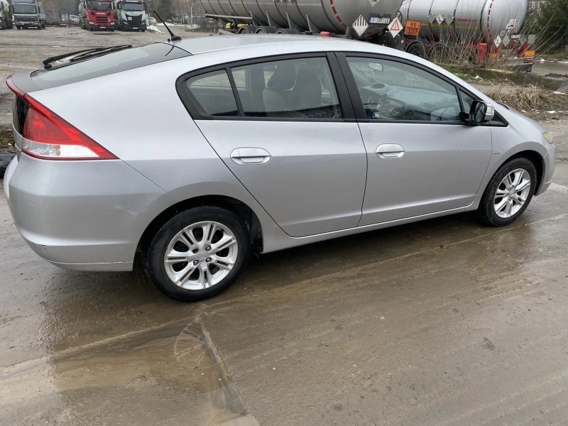 Honda Insight Hybrid, снимка 3 - Автомобили и джипове - 53476525