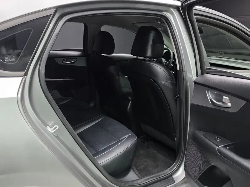 Kia K3 2Nd Generation 1.6 Trendy, снимка 12 - Автомобили и джипове - 56699114