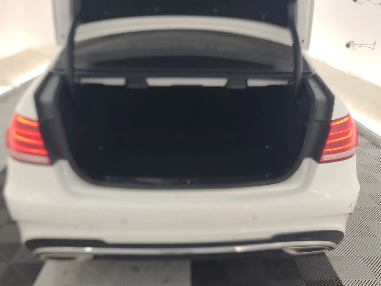 Mercedes-Benz E 250 * CARFAX * АВТО КРЕДИТ * ЦЕНА ДО БГ! - изображение 8