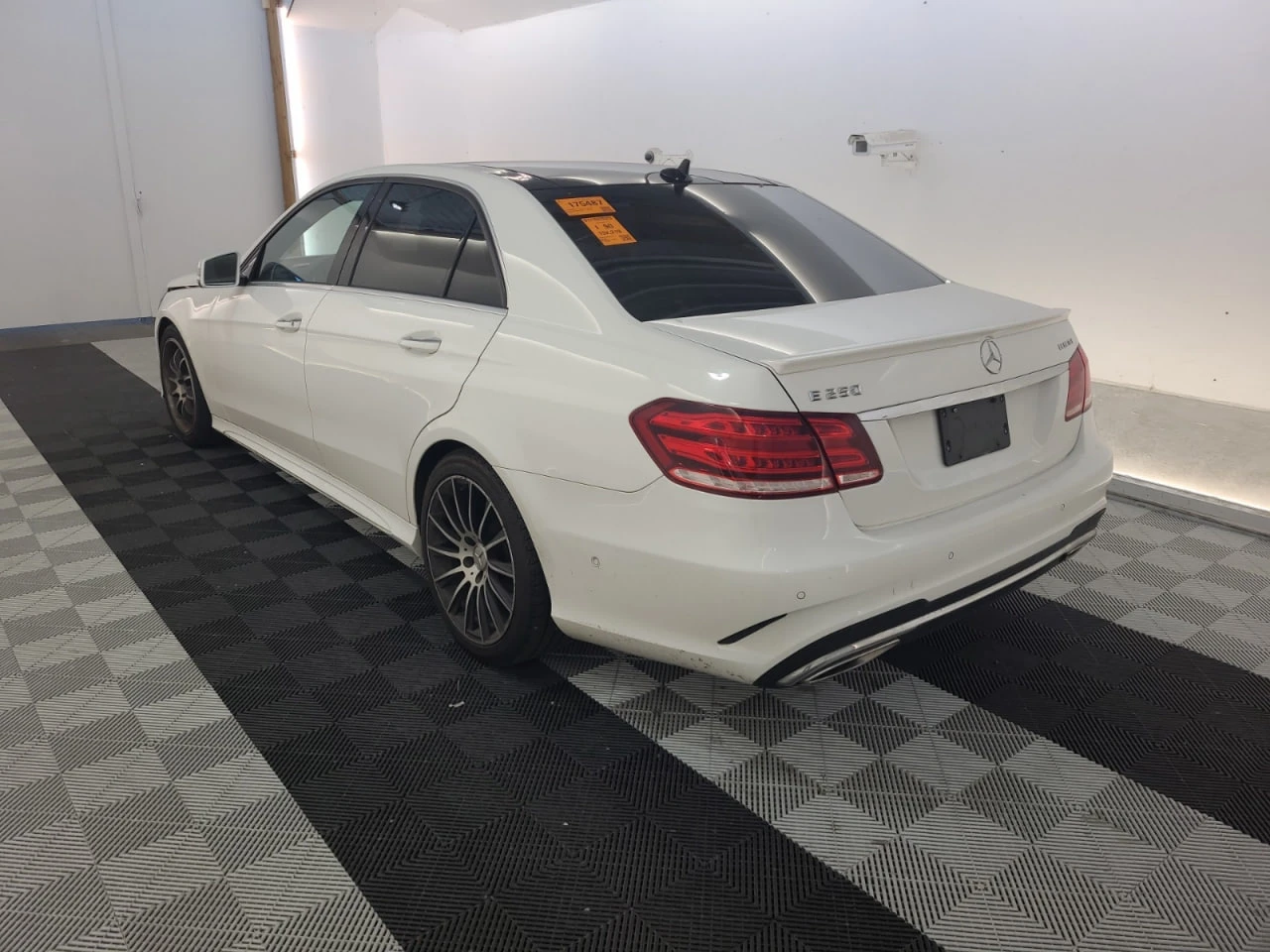 Mercedes-Benz E 250 * CARFAX * АВТО КРЕДИТ * ЦЕНА ДО БГ! - изображение 4