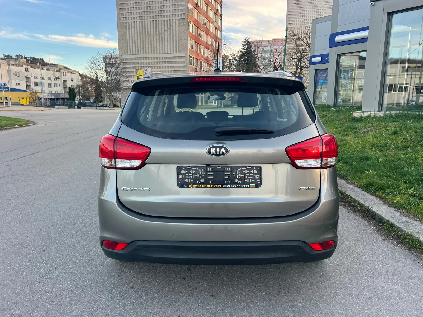 Kia Carens 1.7CRDI/NAVI/LED/7МЕСТА, снимка 7 - Автомобили и джипове - 54135725