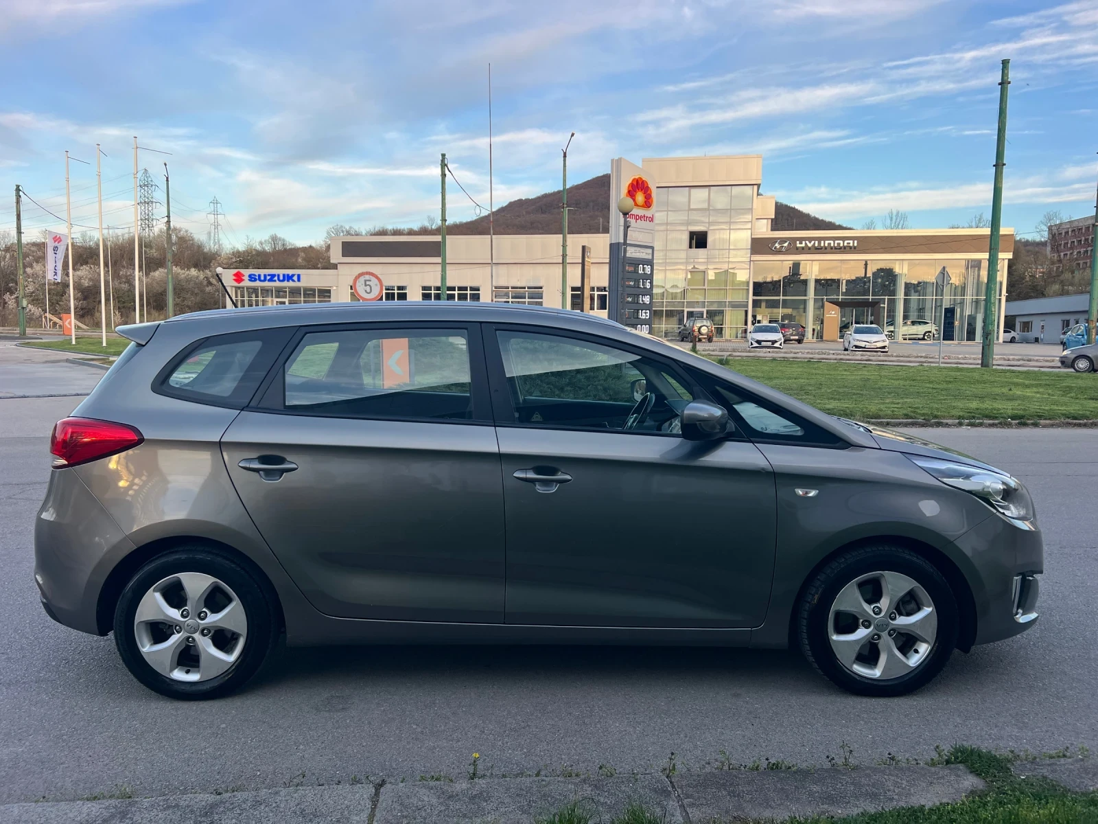 Kia Carens 1.7CRDI/NAVI/LED/7МЕСТА, снимка 5 - Автомобили и джипове - 54135725