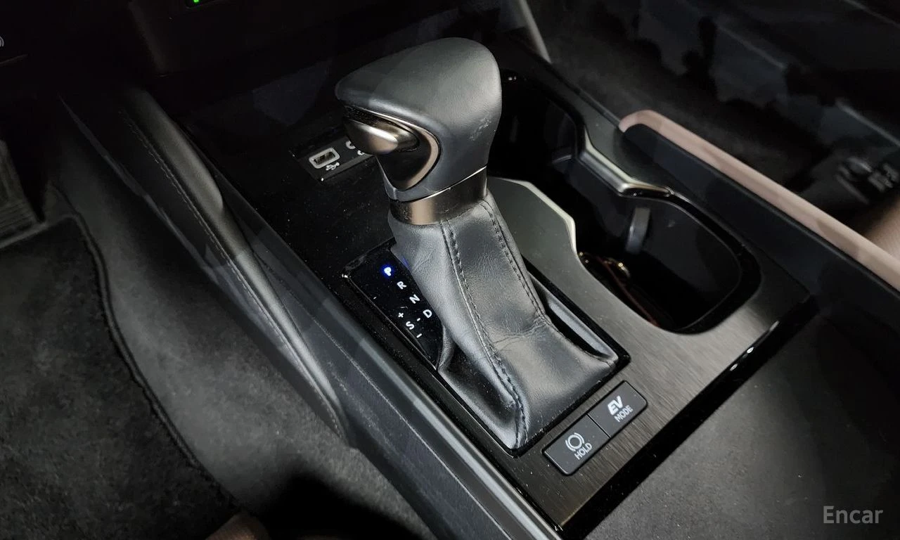 Lexus ES 300 HYBRID* LUXURY* PLUS* ПОДГРЕВ* ОБДУХВАНЕ* ХЕДЪП* L, снимка 10 - Автомобили и джипове - 54581251