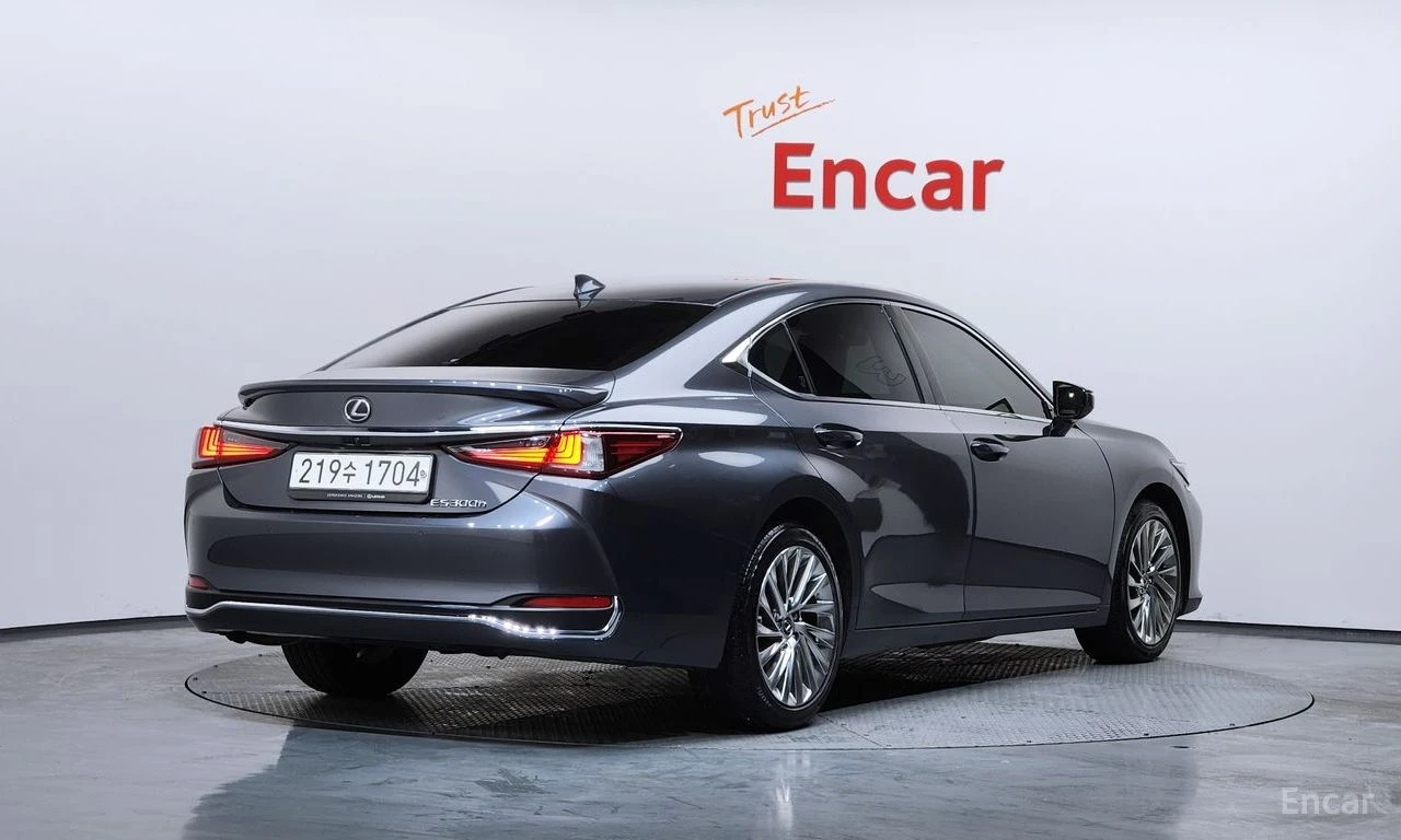 Lexus ES 300 HYBRID* LUXURY* PLUS* ПОДГРЕВ* ОБДУХВАНЕ* ХЕДЪП* L, снимка 2 - Автомобили и джипове - 54581251