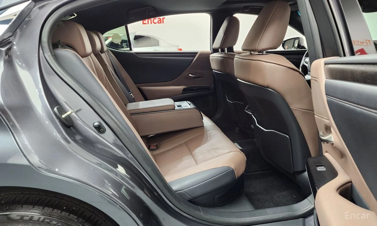 Lexus ES 300 HYBRID* LUXURY* PLUS* ПОДГРЕВ* ОБДУХВАНЕ* ХЕДЪП* L, снимка 14 - Автомобили и джипове - 54581251