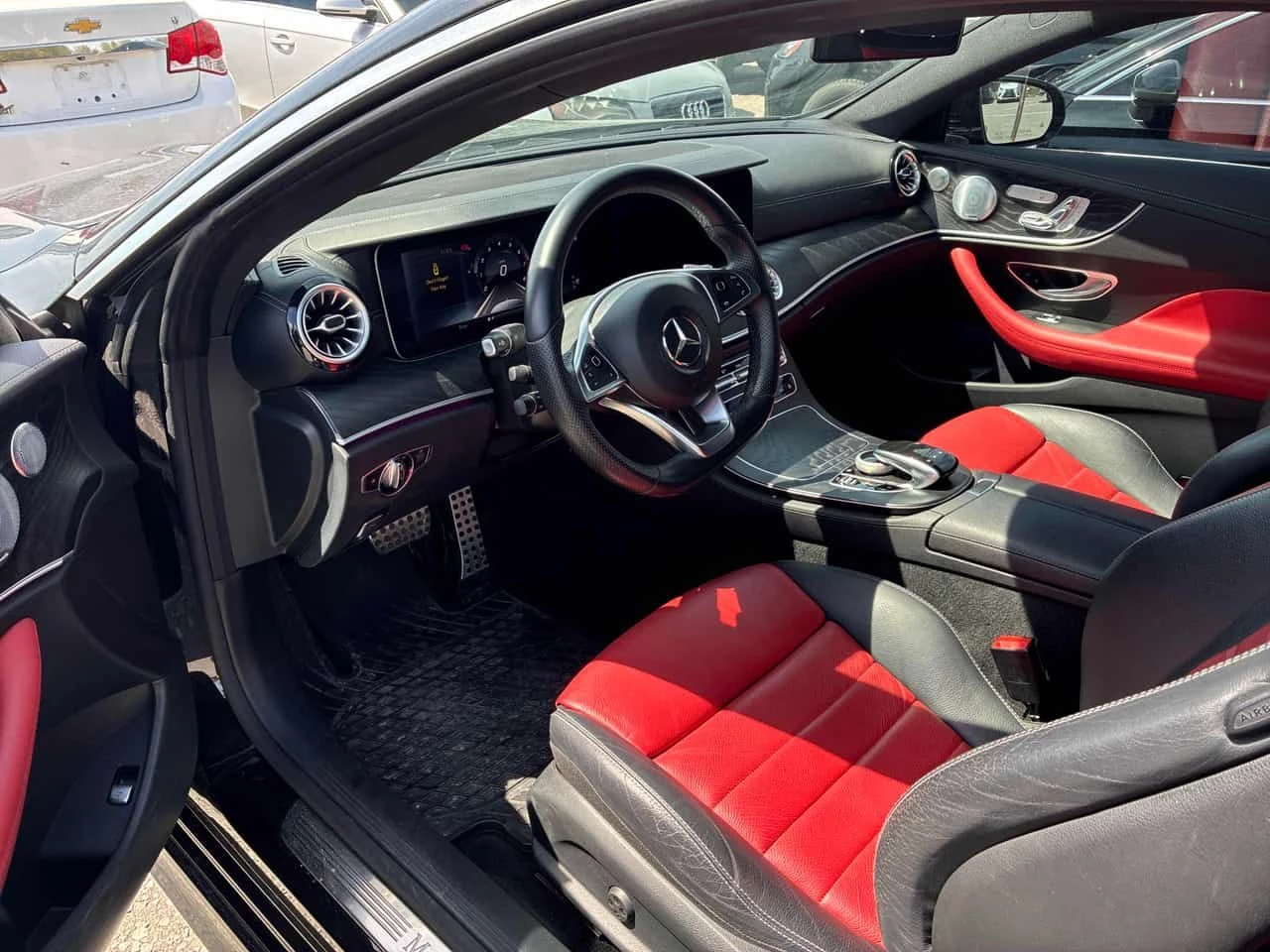 Mercedes-Benz E 400 4MATIC* DISTRONIC* BURMESTER* AMBIENT* , снимка 5 - Автомобили и джипове - 54610499