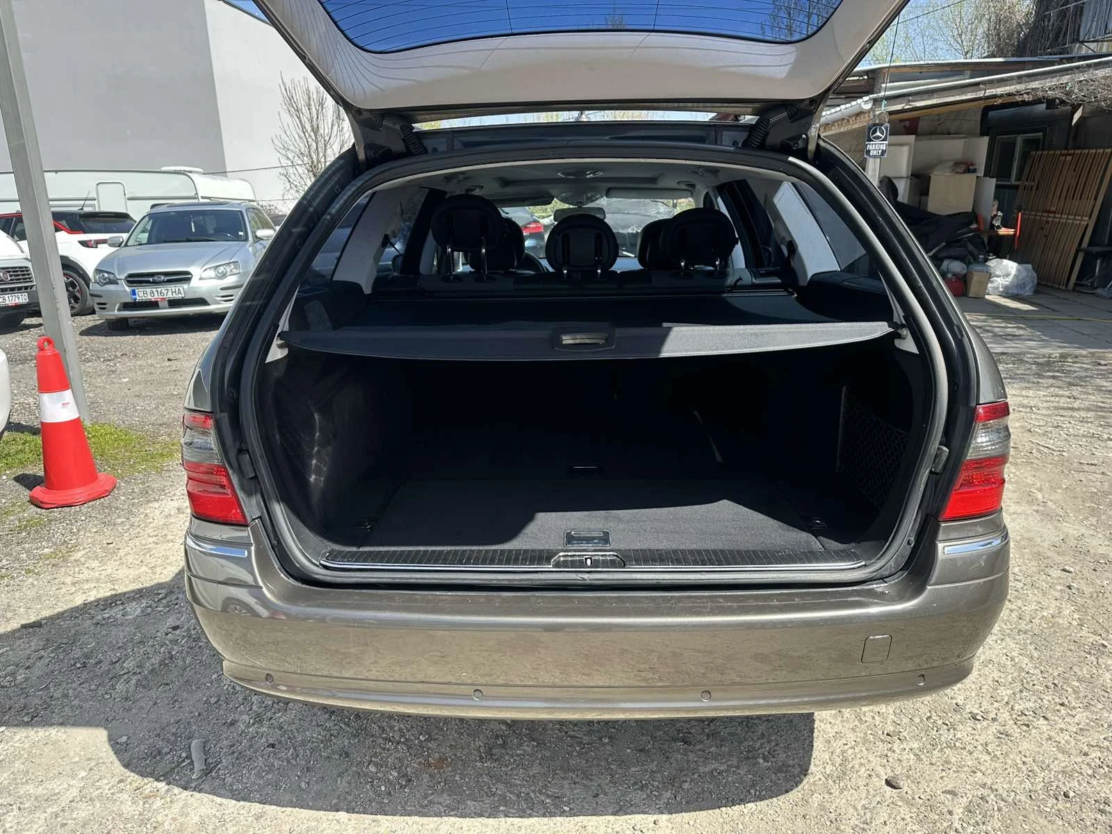 Mercedes-Benz E 220 CDI Facelift OM646 AVANGARDE Aвтоматик, снимка 13 - Автомобили и джипове - 54641797