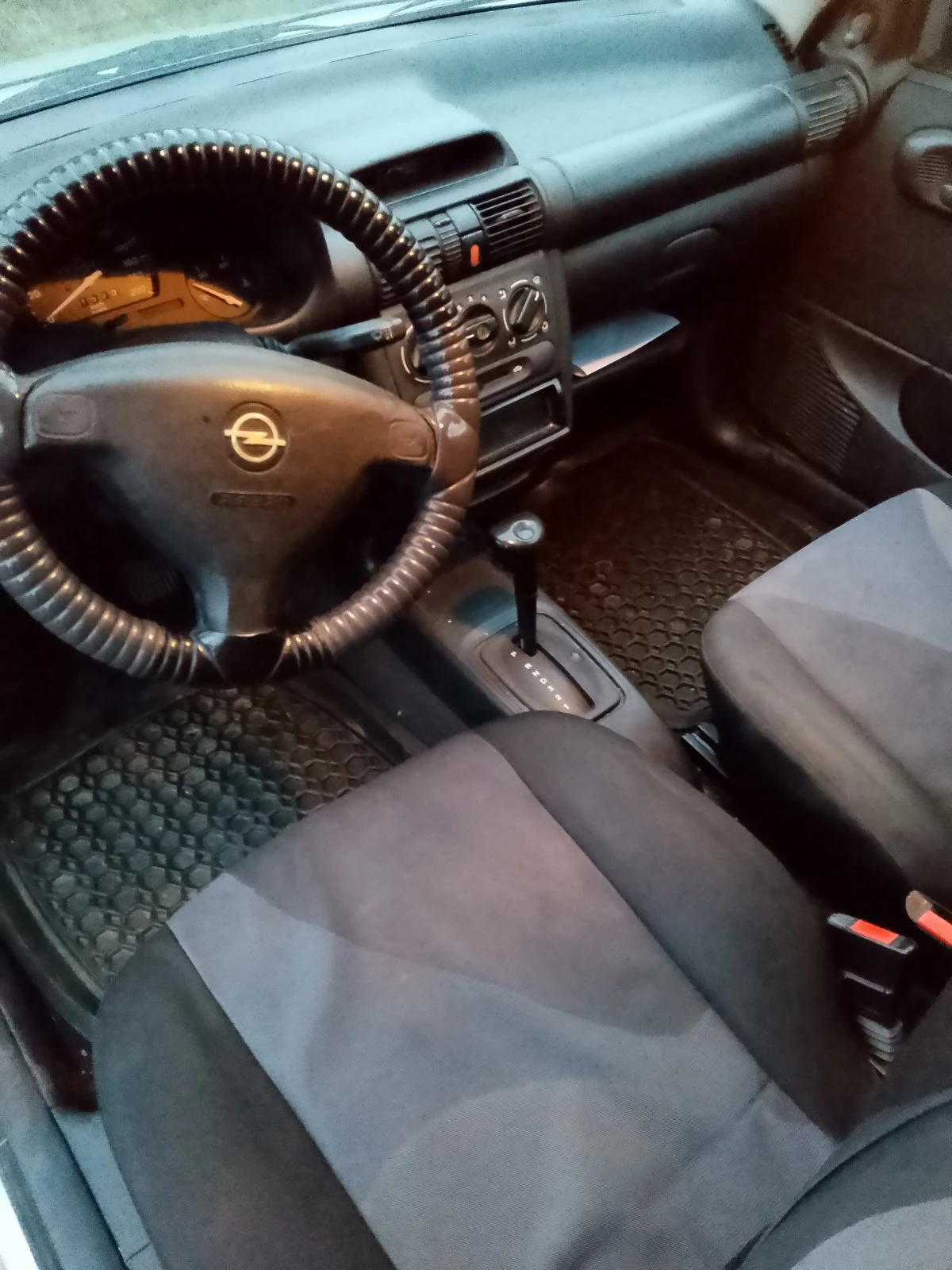Opel Corsa, снимка 4 - Автомобили и джипове - 54790430