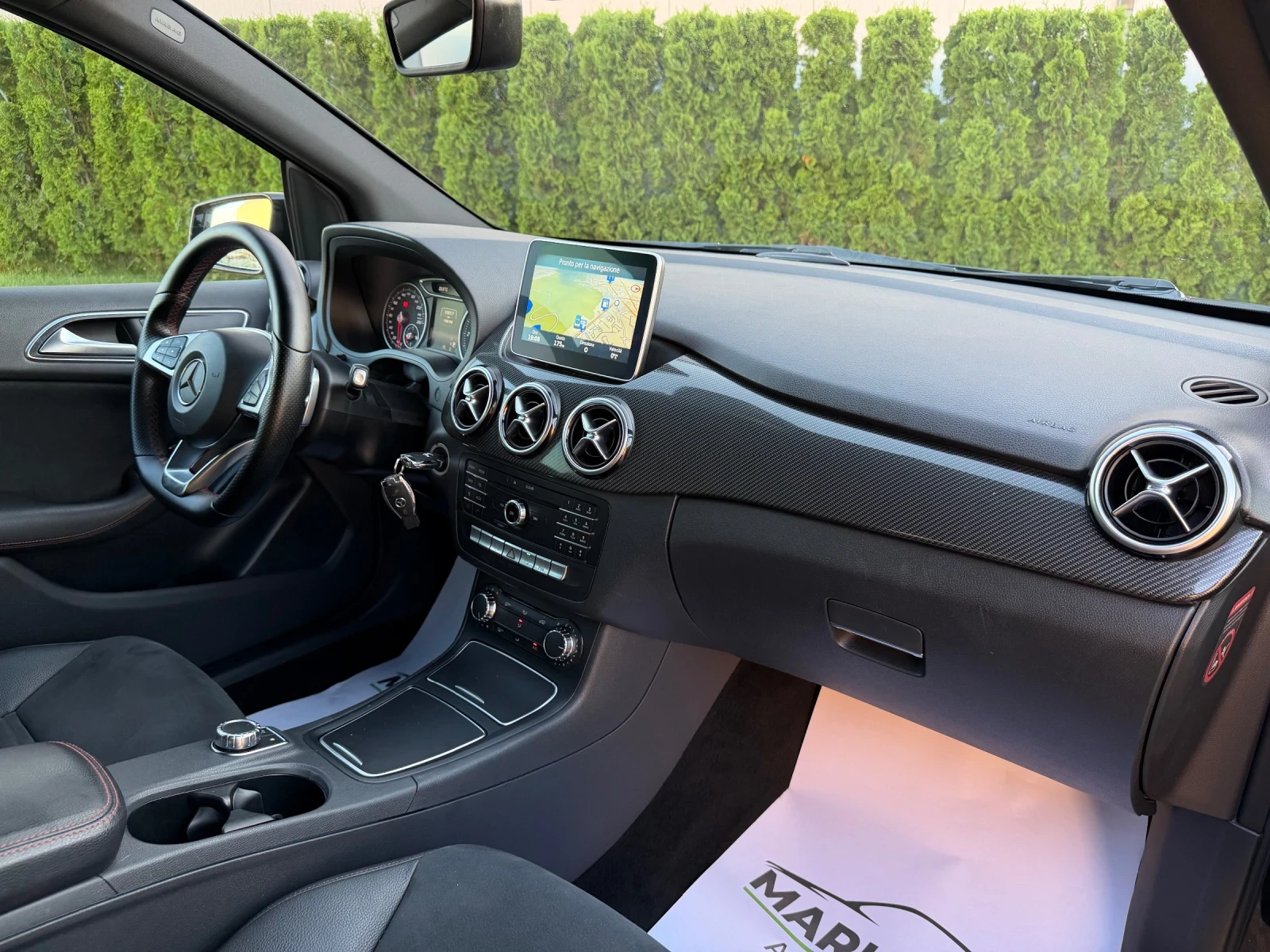 Mercedes-Benz B 180 AMG LINE | FACELIFT | NAVI | PANORAMA , снимка 11 - Автомобили и джипове - 54815172