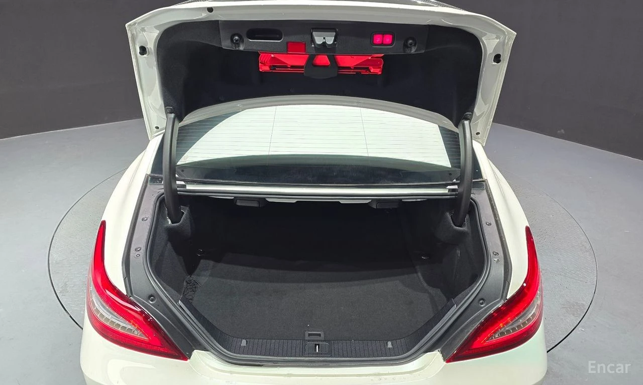 Mercedes-Benz CLS 63 AMG HARMON* KARDON* ДИСТРОНИК* ОБДУХВАНЕ* МАСАЖ* 360КА, снимка 16 - Автомобили и джипове - 54856429