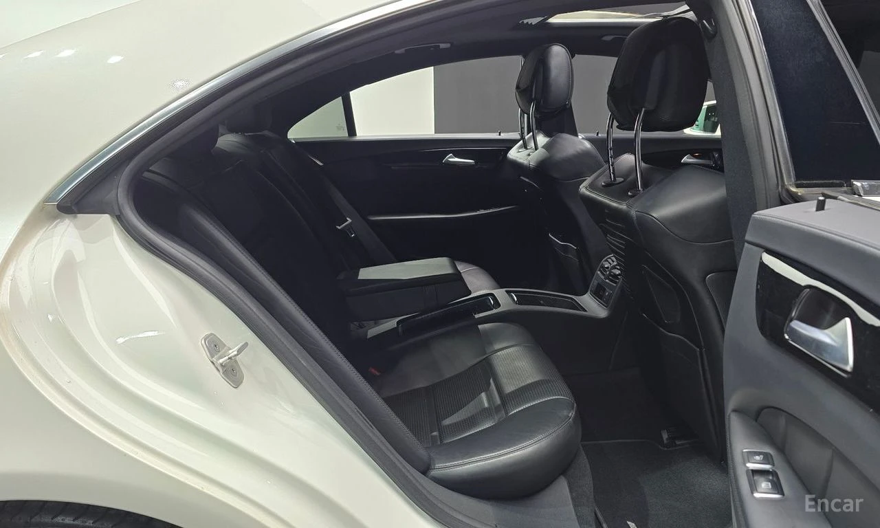 Mercedes-Benz CLS 63 AMG HARMON* KARDON* ДИСТРОНИК* ОБДУХВАНЕ* МАСАЖ* 360КА, снимка 15 - Автомобили и джипове - 54856429