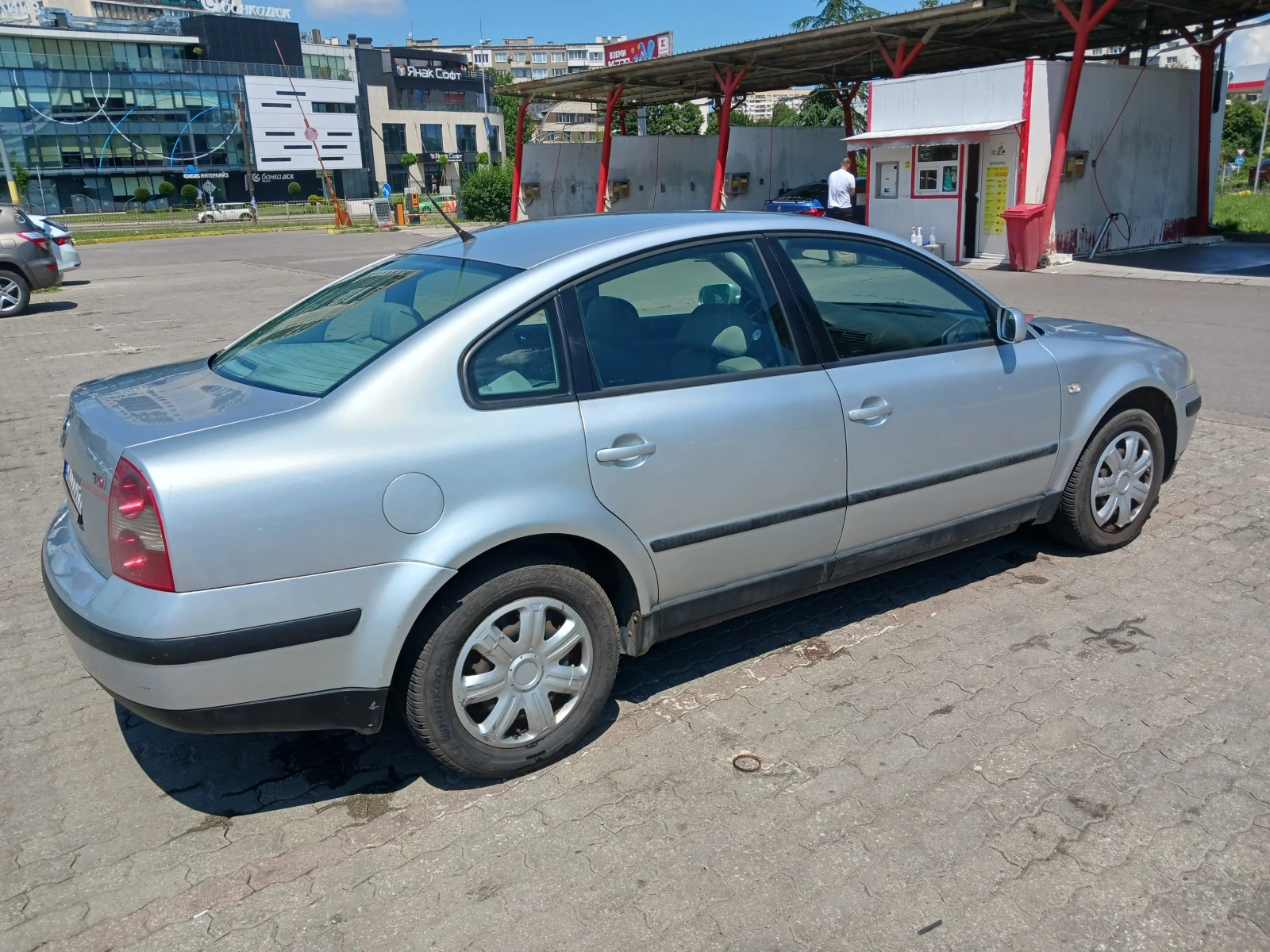 VW Passat 1.9 TDI, снимка 3 - Автомобили и джипове - 54880185