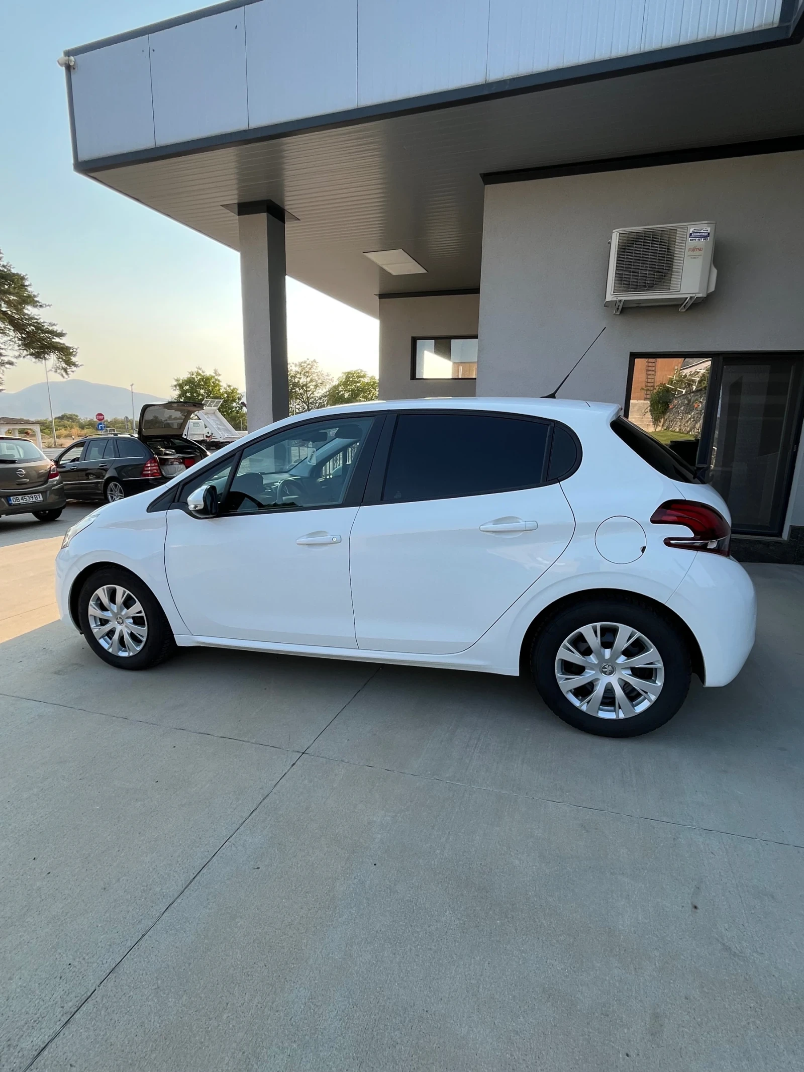 Peugeot 208 Ruro 6, снимка 10 - Автомобили и джипове - 56041843