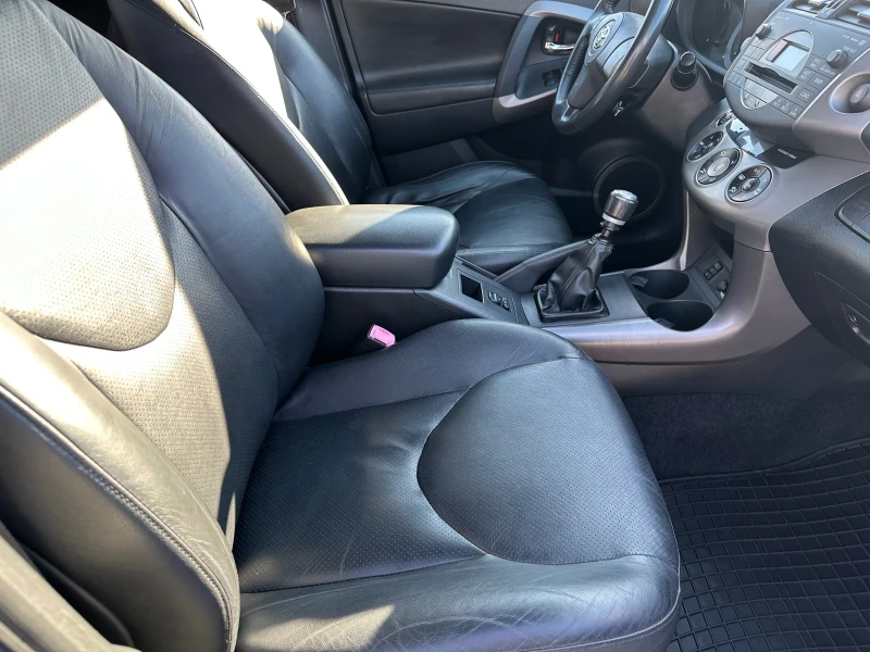 Toyota Rav4 2.2D-CAT 4x4 LUXURY/KEYLESS/KOJA, снимка 14 - Автомобили и джипове - 52885958
