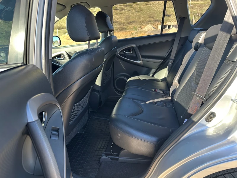 Toyota Rav4 2.2D-CAT 4x4 LUXURY/KEYLESS/KOJA, снимка 10 - Автомобили и джипове - 52885958