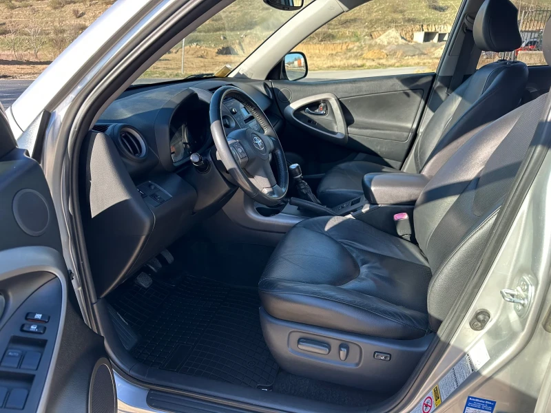 Toyota Rav4 2.2D-CAT 4x4 LUXURY/KEYLESS/KOJA, снимка 11 - Автомобили и джипове - 52885958
