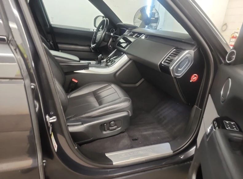 Land Rover Range Rover Sport HSE 3.0L | DIESEL | CARFAX | , снимка 8 - Автомобили и джипове - 54764018