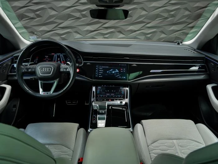 Audi RSQ8 QUATTRO* B&O* MATRIX* CARBON* 360CAM* PANO* HUD* О, снимка 13 - Автомобили и джипове - 56082477