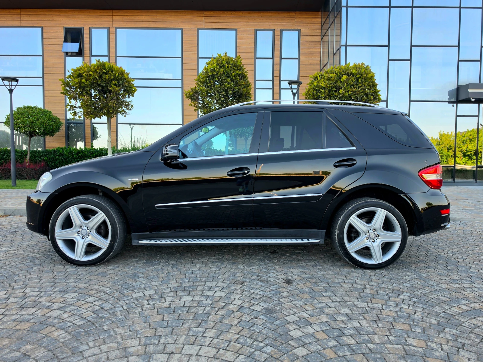 Mercedes-Benz ML 350 FACE* AMG-PAKET* KAМЕРА* ТЕГЛИЧ* ТОП* , снимка 8 - Автомобили и джипове - 55479731
