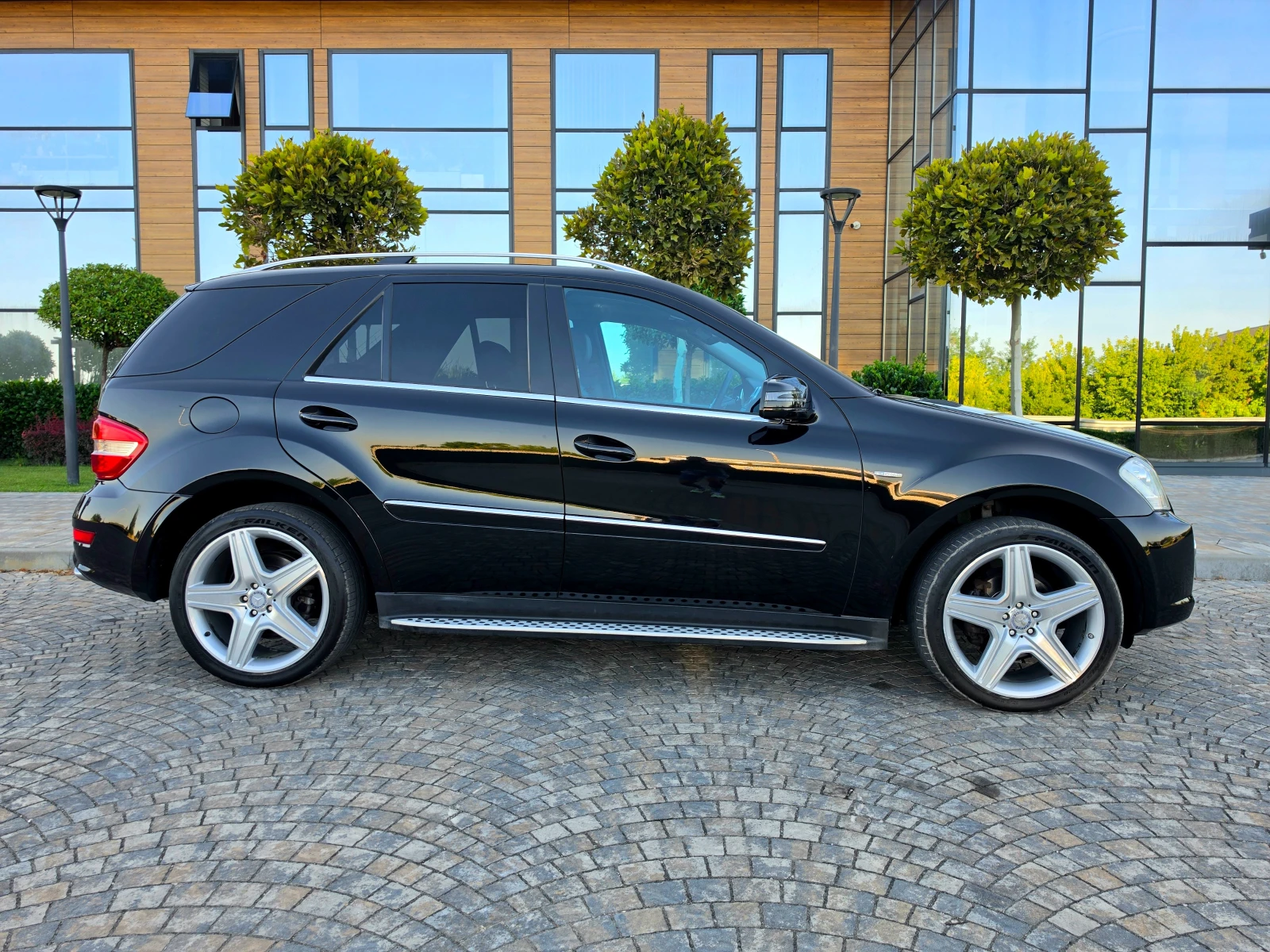 Mercedes-Benz ML 350 FACE* AMG-PAKET* KAМЕРА* ТЕГЛИЧ* ТОП* , снимка 4 - Автомобили и джипове - 55479731