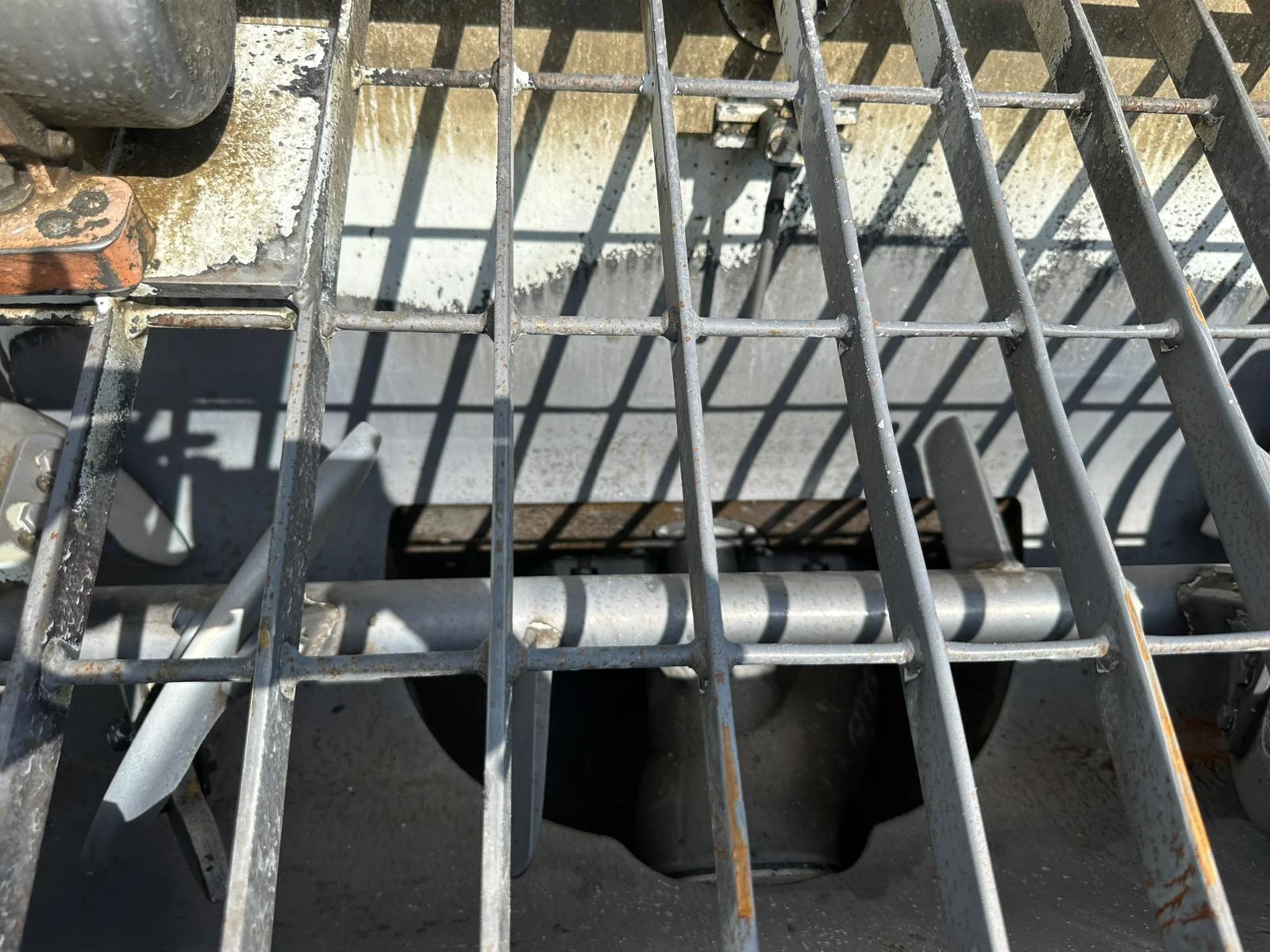 Бетон помпа Mercedes-Benz 3245 / 25meters, снимка 7 - Индустриална техника - 54190299