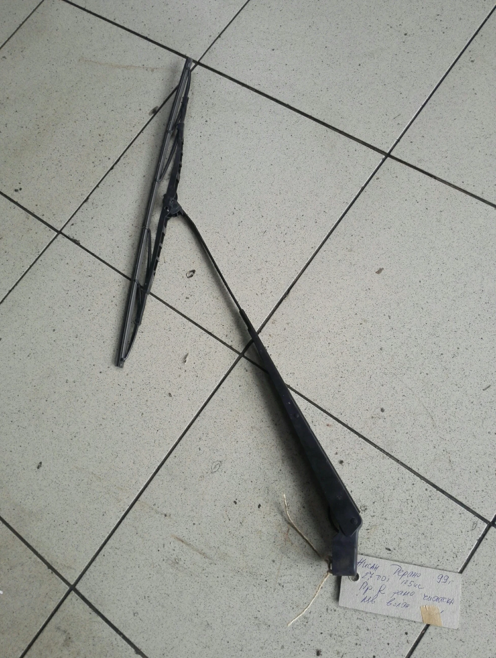 Рамо чистачка дясно Нисан Терано (6)