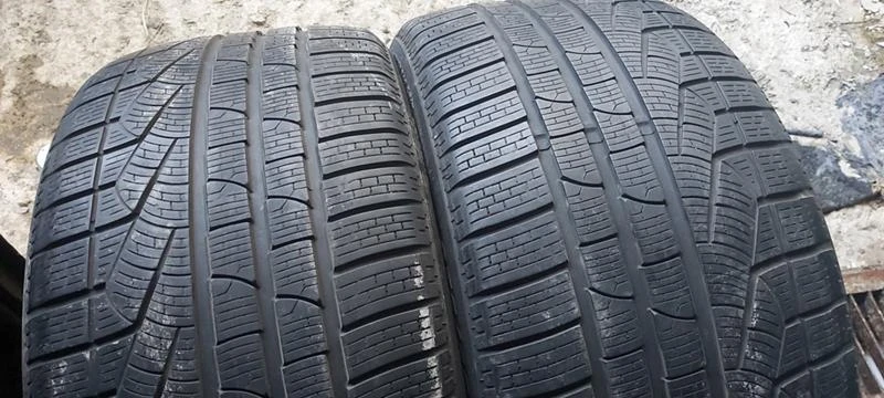 Гуми Зимни 275/35R20, снимка 1 - Гуми и джанти - 31495587