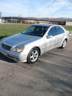 Mercedes-Benz 220, снимка 3