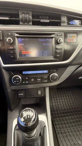 Toyota Auris 1.6 бензин ЕВРО5, снимка 14