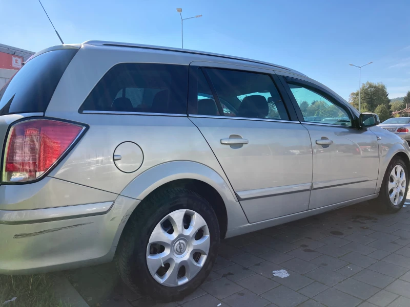 Opel Astra H 1, 7 CDTI, снимка 3 - Автомобили и джипове - 48317364