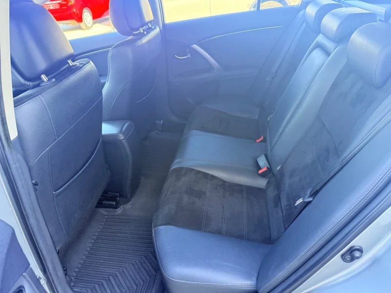 Toyota Avensis 2.2D4D 150k.c* Navi* Kamera* Nova* UNIKAT* , снимка 8 - Автомобили и джипове - 51825419
